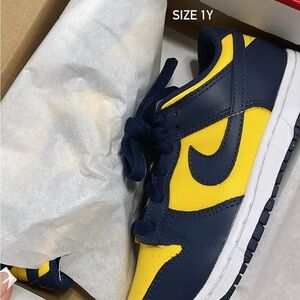 Nike Kids Sneakers - Navy and Yellow